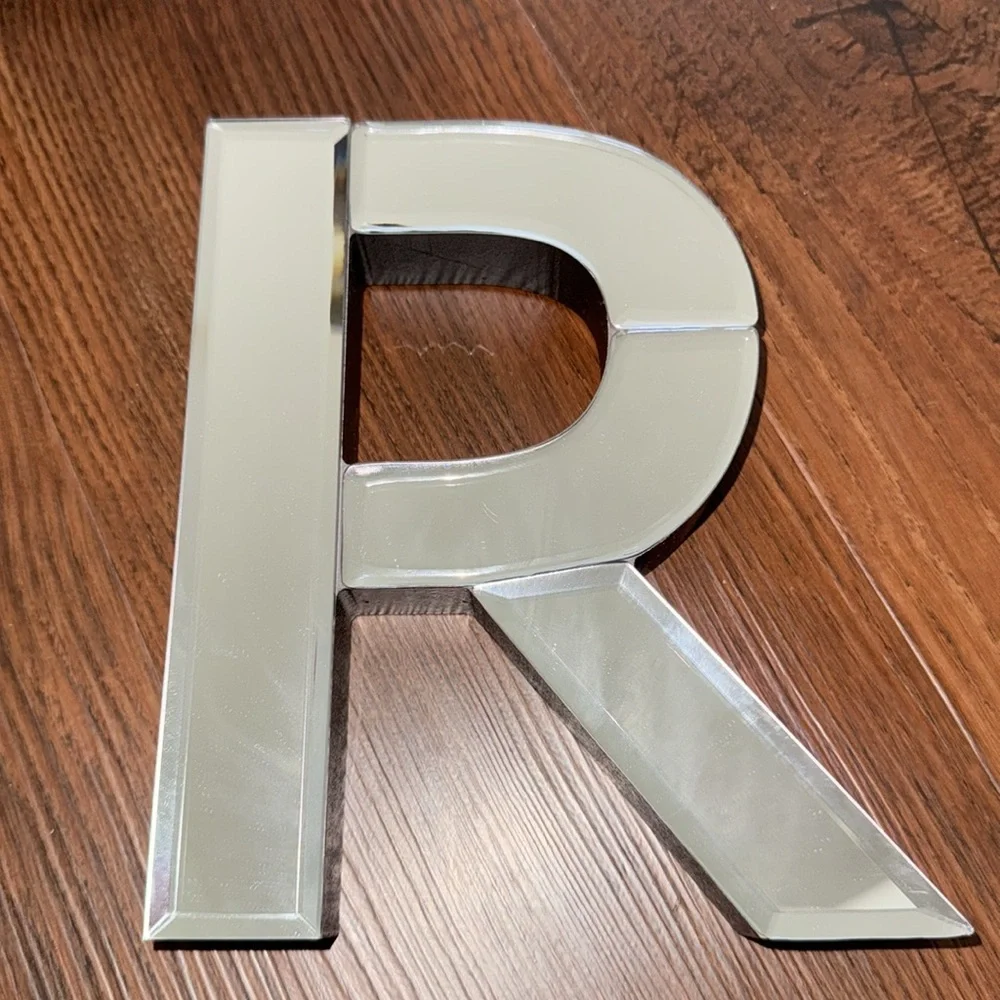 Mirror Letter R Size OS Color Black